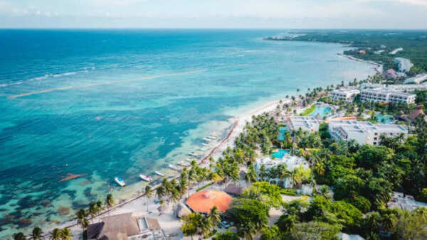 Aerial view of Cancun's stunning beaches and turquoise waters.
