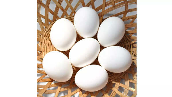 Eggs are rich in vitamins and nutrients that protect the eyes.