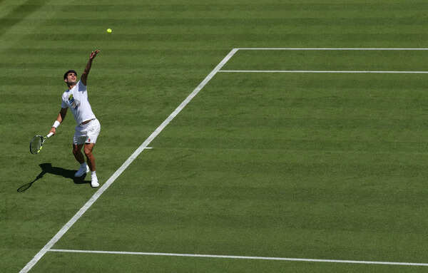 Carlos Alcaraz trains for Wimbledon 2025