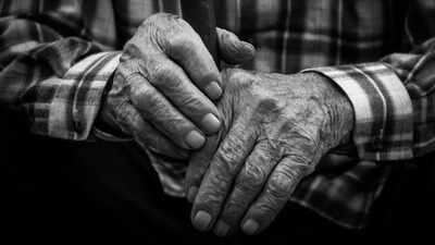 Meta's seductive AI chatbot lures 76-year-old man to meet in New York apartment; Family tries to stop him but tragedy strikes