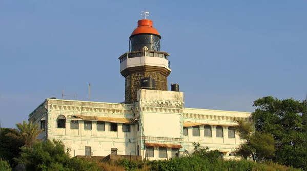 Khanderi and Underi Forts