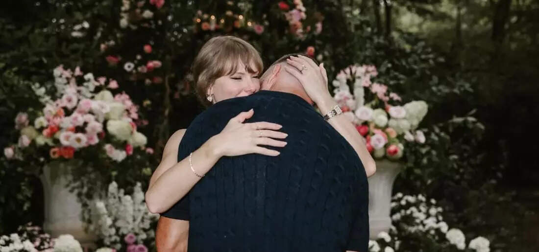 Taylor Swift’s engagement ring is a Victorian masterpiece | Credit: Instagram/taylorswift